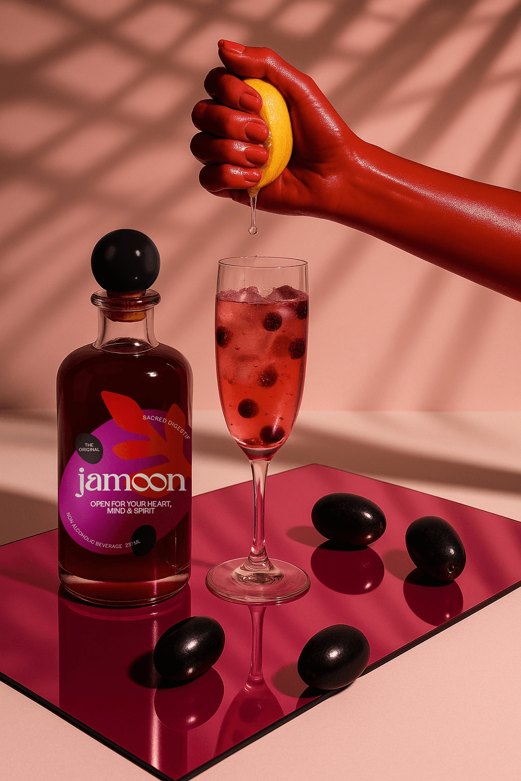 Jamoon cocktail pour
